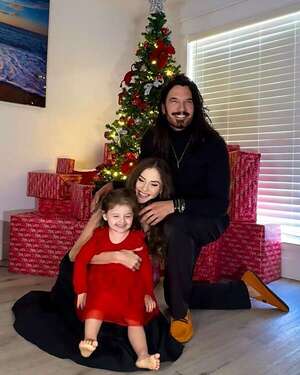 El mensaje navideño de Mario Cimarro: “¡Mucha buena vibra de mi familia a la tuya!” - Gente - ABC Color