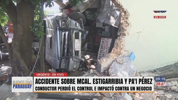 Conductor perdió el control y atropelló un negocio en el microcentro de Asunción