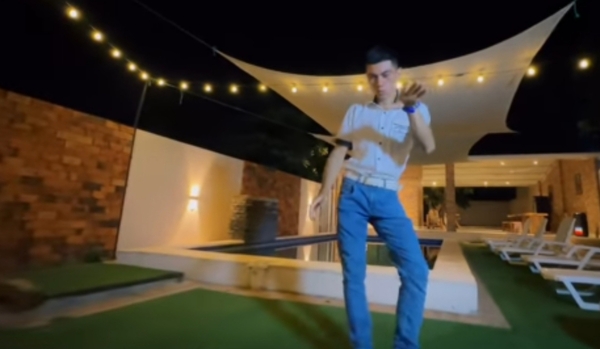 (VIDEO)¡Alder Alcides lanzó una cumbia sobre él mismo!
