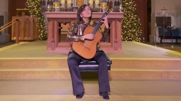 [VIDEO] ¡ATR! Berta Rojas presentó su versión más chururú de “Noche de paz”