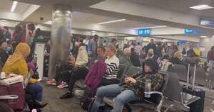 La Nación / American Airlines suspende todos sus vuelos por presunto ciberataque