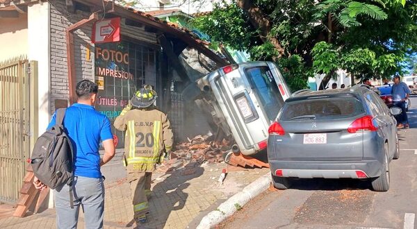 Reportan aparatoso accidente en el centro de Asunción