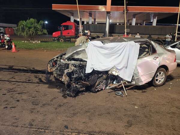 Camioneta que circulaba de contramano a gran velocidad ocasionó un accidente fatal en la Ruta PY02 - ABC en el Este - ABC Color