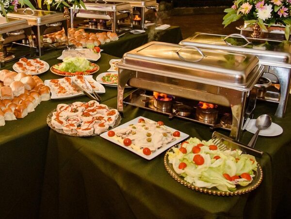 Restaurantes: crece la demanda de catering para las fiestas de fin de año · Radio Monumental 1080 AM