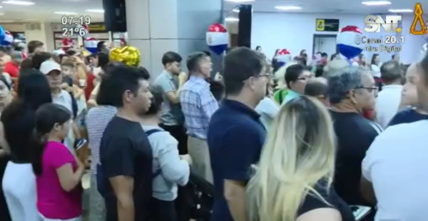 Reencuentros emotivos en el Aeropuerto Silvio Pettirossi por Navidad - SNT