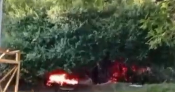 Vecino en Loma Pyta genera caos ambiental al quemar cubiertas viejas - SNT