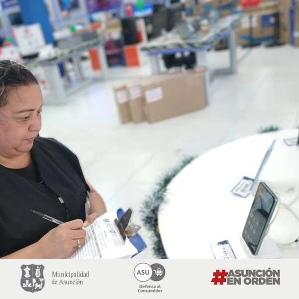 Detectan sobrecarga de precios y publicidad engañosa en artículos de regalos para la Navidad  - Economía - ABC Color