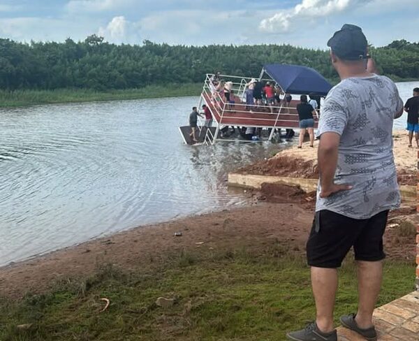 Como el Titanic: Barco que paseaba turistas se hundió en Alto Paraná y pasajeros se asustaron