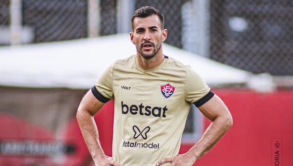 Versus / ¿Sigue en Brasil? Raúl Cáceres habló sobre su futuro