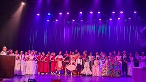Música y danzas en acto de reconocimientos del MEC
