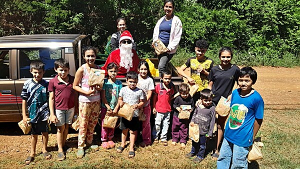 Alegran la Navidad a niños carenciados