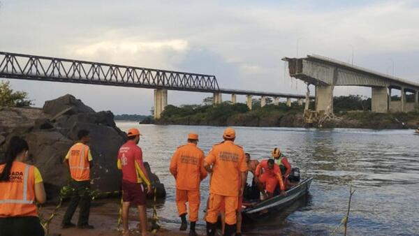 Suben a 4 muertos y 12 los desaparecidos en el derrumbe de un puente en el norte de Brasil