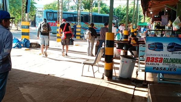 Gran afluencia de pasajeros en la terminal de ómnibus de Concepción
