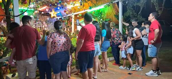 Gran afluencia de visitantes al pesebre hidráulico de la familia Sabaté en Luque - Nacionales - ABC Color