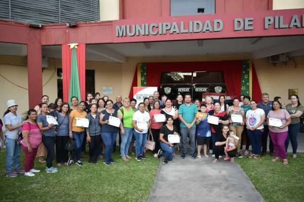 Municipalidad de Pilar premia a vecinos por ornamentar sus cuadras con motivos navideños - Nacionales - ABC Color