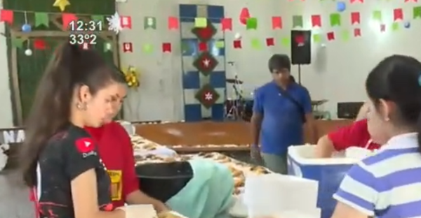 "Cenando con Jesús": 20 años llevando amor en Navidad - SNT