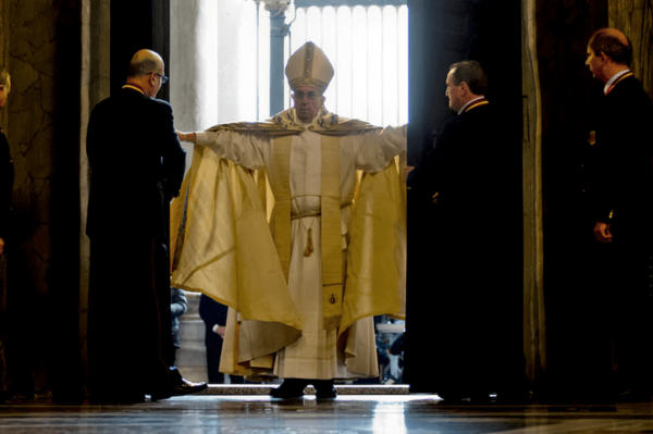 El papa Francisco preside la misa de Nochebuena y se prepara para dar inicio al “Año Santo” en Roma