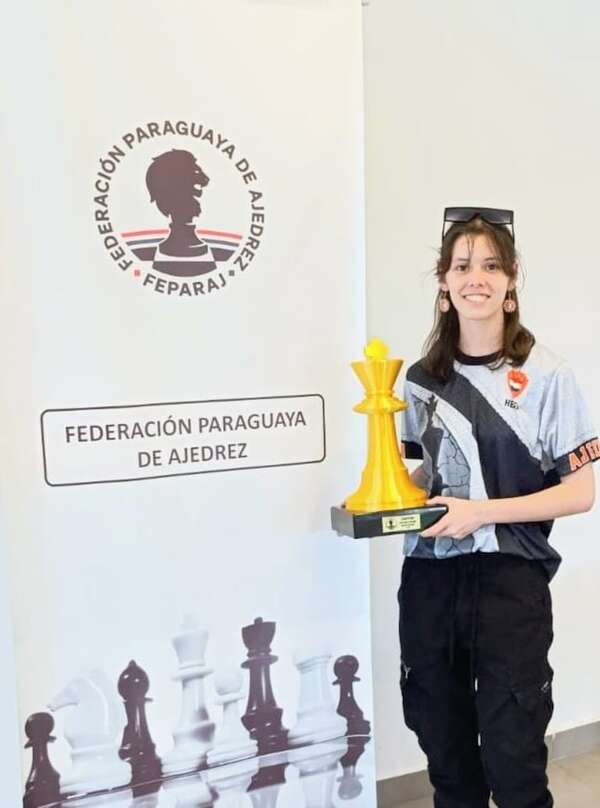 Joven luqueña hace historia: Helen Montiel, la maestra de ajedrez más joven de Paraguay - Ajedrez - ABC Color