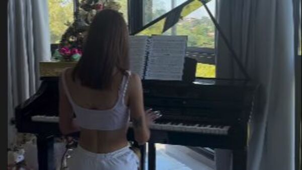 (VIDEO) La Comadre demostró su talento como cantante