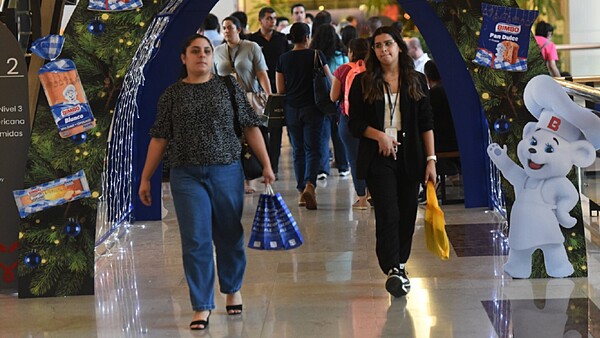 Fuerte movimiento comercial hubo en las vísperas de la Navidad