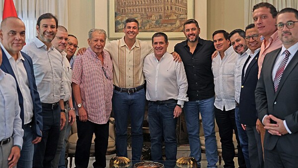 Aumentazos: El regalo de fin de año de Santiago Peña a parlamentarios