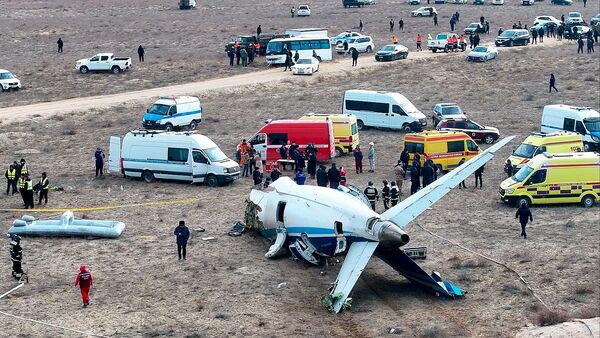 Se estrella un avión de pasajeros en Kazajistán: habrían 28 supervivientes - 1000 Noticias
