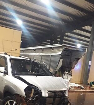 Tatacha chocó contra Terminal de ómnibus de CDE