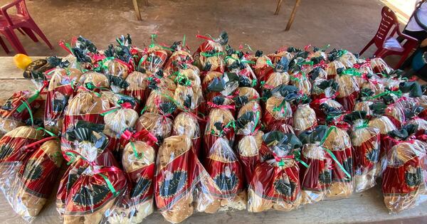 La Nación / MPL elaboraron roscas y trenzas que regalaron ayer a sus familias por Navidad
