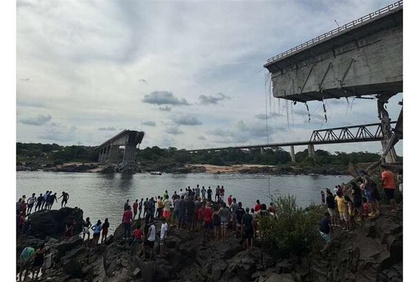 Brasil: se complica búsqueda de desaparecidos tras derrumbe de puente - 1000 Noticias