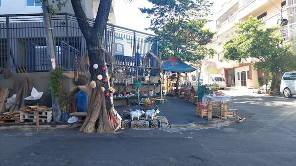 Desde hace 20 años, comerciante y su familia reciben la Navidad en una esquina de Asunción - Nacionales - ABC Color