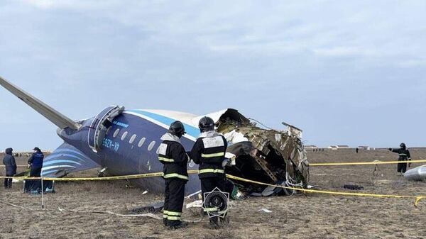 Accidente de avión en Kazajistán: así fue la secuencia completada captada por un video - Mundo - ABC Color