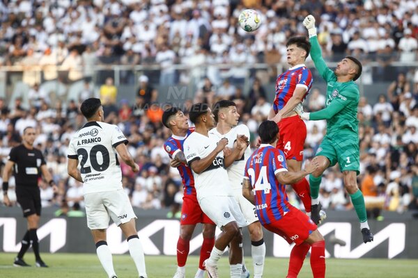 Versus / Fútbol paraguayo: ¿Cuál fue el equipo más "viejo" y el más "joven" del 2024?