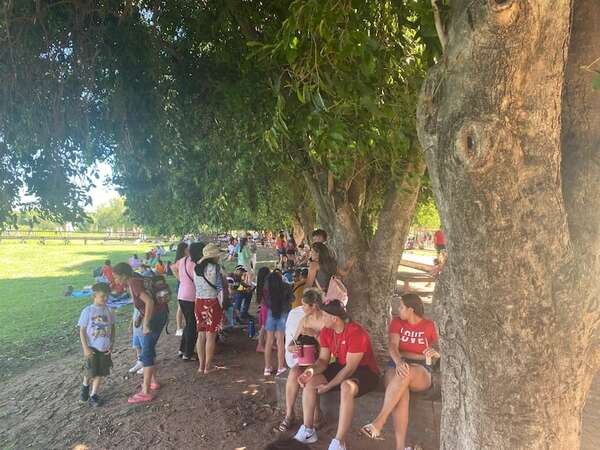 Gran concurrencia en la playa Municipal de Areguá durante el feriado navideño - Nacionales - ABC Color