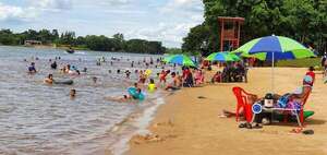Calurosa tarde de Navidad: afluencia masiva en las playas de Alto Paraná - ABC en el Este - ABC Color