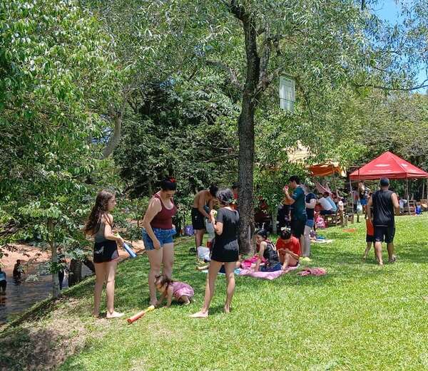 Familias reciben la Navidad en el arroyo Ytú - Nacionales - ABC Color