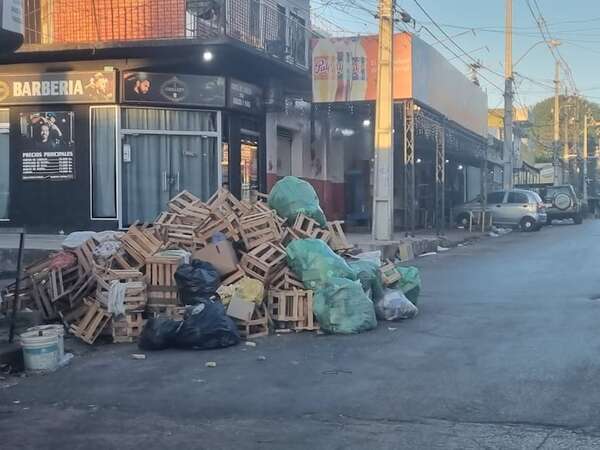 Luque: Navidad genera más de 112 toneladas de basura en el centro - Nacionales - ABC Color