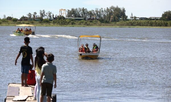 La gente aprovechó este caluroso feriado llegando a arroyos y rios