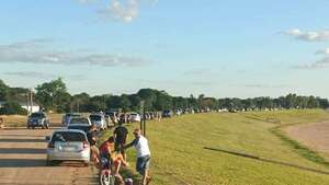 El descenso de temperatura obligó  a los pilarenses visitar las plazas y la costanera, antes que la playa - Nacionales - ABC Color