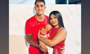 Jugador argentino pasó la Navidad en Capiatá con su novia paraguaya