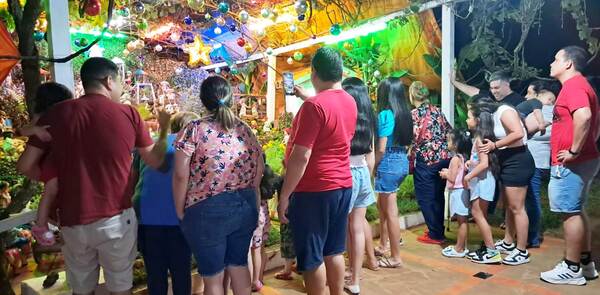 Miles visitan el pesebre hidráulico de Luque •