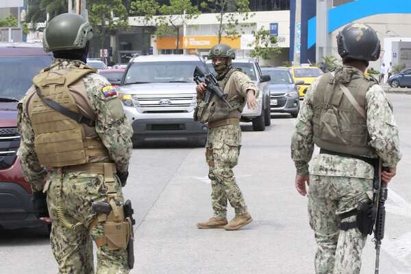 Ataque con explosivos en una cárcel en construcción deja un muerto en Ecuador - Mundo - ABC Color
