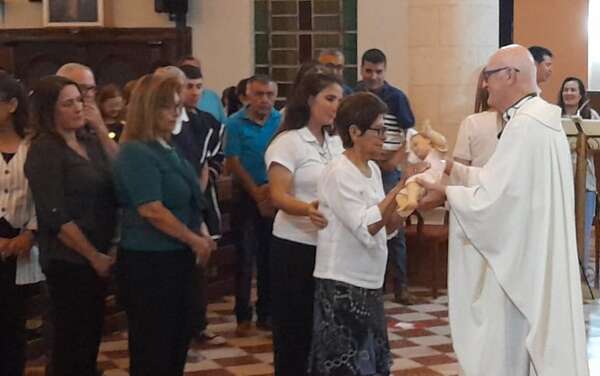 Emotiva despedida del padre Gianluigi Aroffo en la Basílica Menor Nuestra Señora de la Asunción - Nacionales - ABC Color