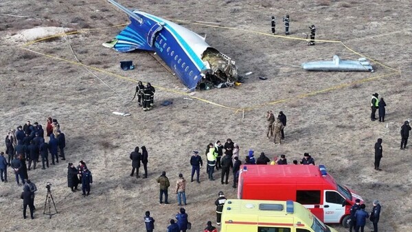 Ucrania afirma que el avión siniestrado en Kazajistán fue derribado por los rusos