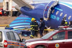 Ucrania acusa a Rusia de haber derribado avión que se estrelló en Kazajistán - Mundo - ABC Color