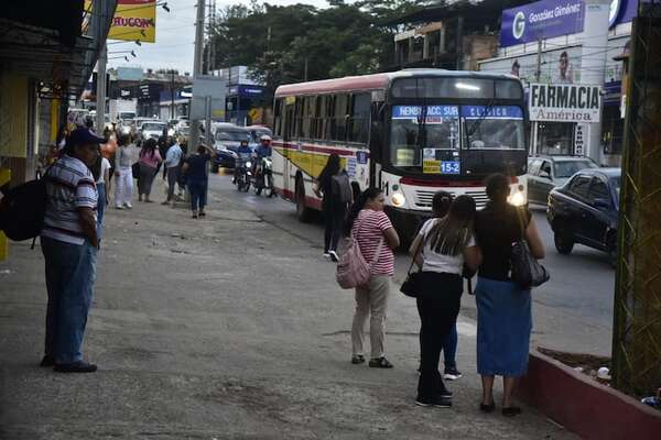 En víspera de la Navidad “socializaron” borrador de proyecto de ley para “modernizar” el transporte público - Economía - ABC Color