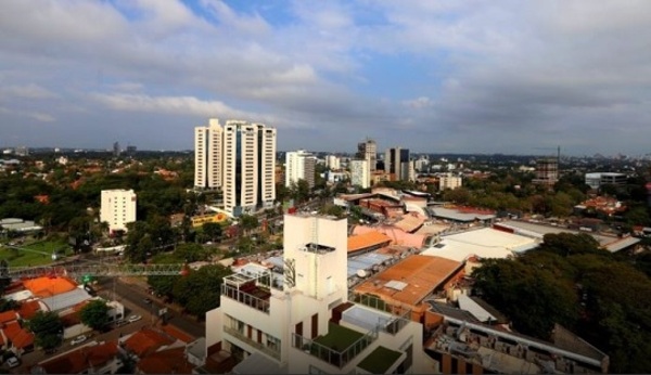 Jueves con clima fresco al amanecer y caluroso en la tarde