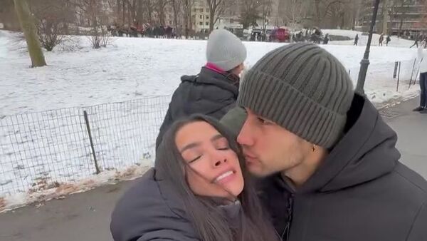 [VIDEO] Tito Torres pasó la Navidad con su doña en medio de la nieve
