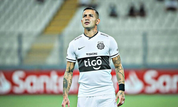 [VIDEO] Derlis González tuvo un noble gesto con funcionarios de su exclub