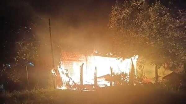 Mujer de 75 años muere atrapada entre las llamas que arrasó con su vivienda en Alto Paraná