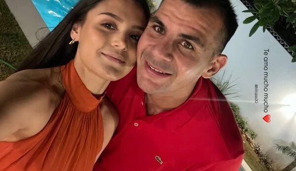 ¡Arquero de Nacional volvió de amores con una cantante!